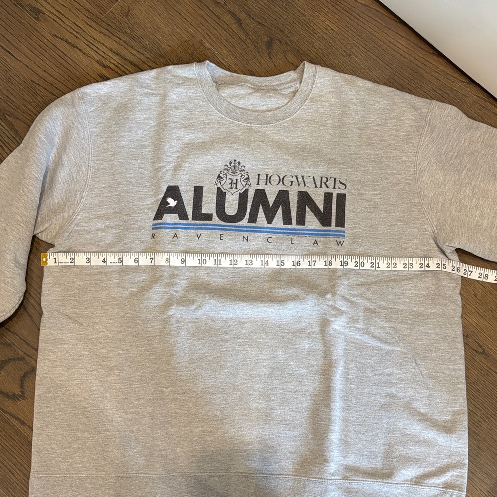 Hogwarts Ravenclaw Alumni Sweatshirt - Picture 5 of 5